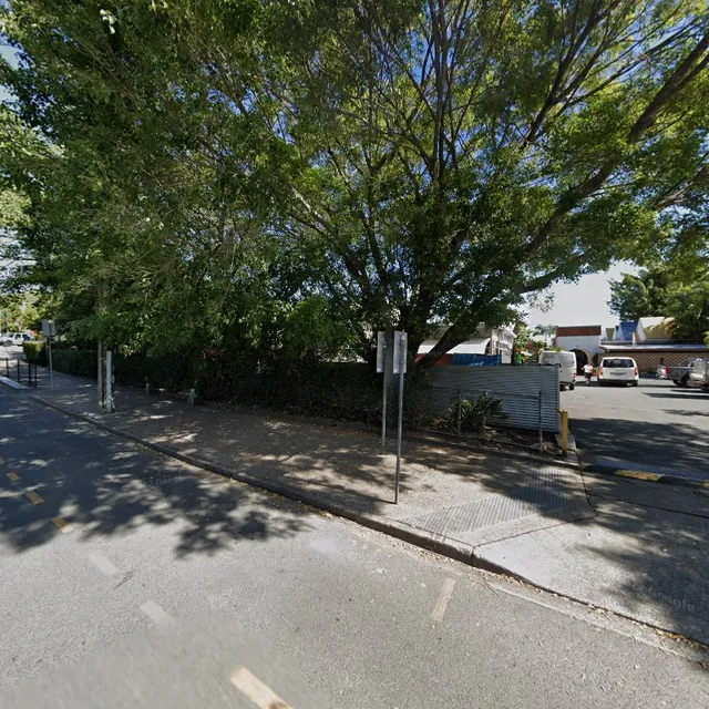 2 Kingsford Smith Dr