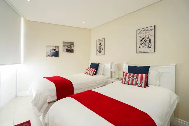 Sea La Vie by WhereTo Go