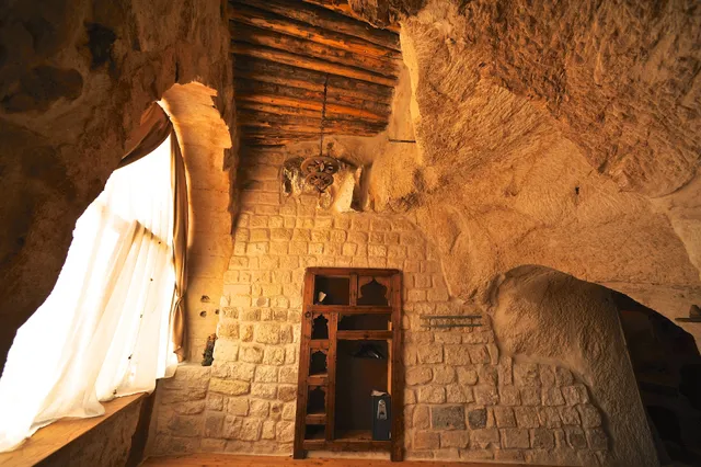 Anitya Cave House