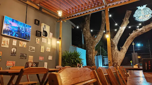 Gotham Burger & Confraria