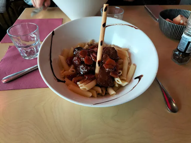 Le Club Kitchen and Bar