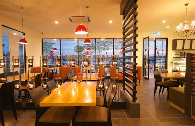 Yew's Cafe & Bistro - Senibong Cove