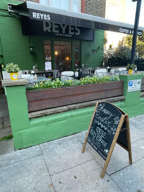Reyes Coffee & Brunch