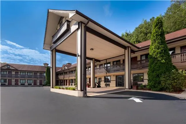 Super 8 by Wyndham Helen