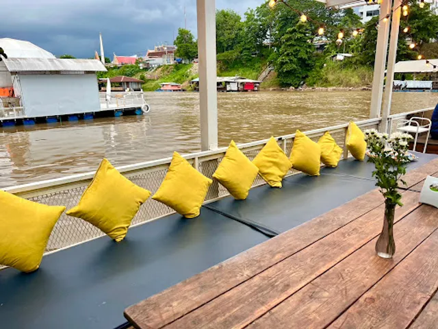 Bucktown Cafe & Hangout