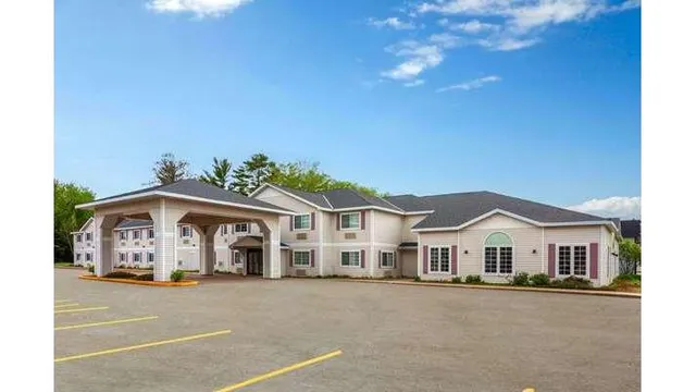 AmericInn by Wyndham Eagle River Downtown