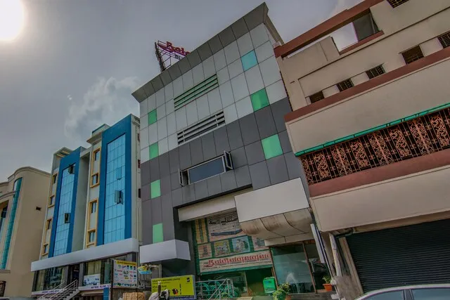 OYO 16120 Balajee Classic Inn