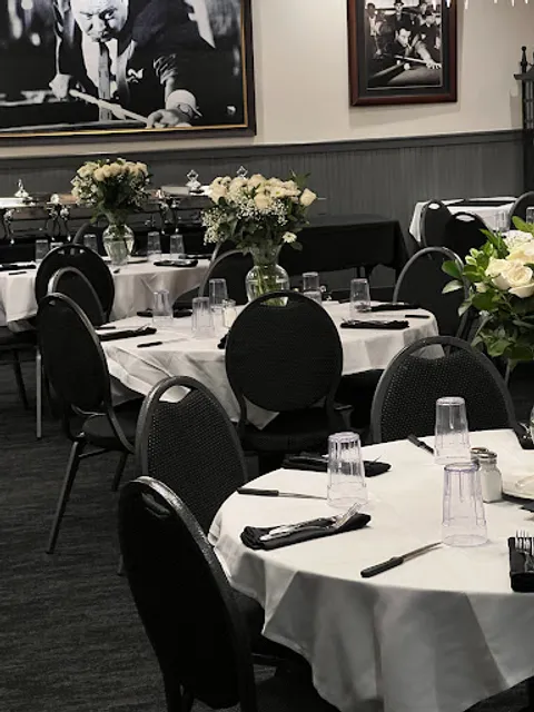 Capone's Restaurant & Lounge