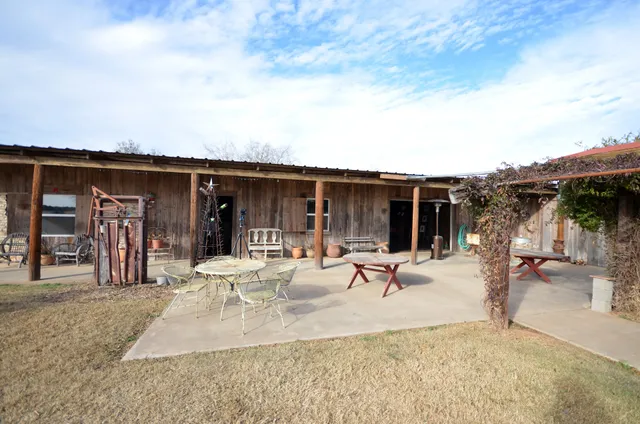 Barking Rocks Vinyard & Winery