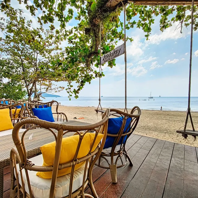 Andalay Beach Bar & Cafe’