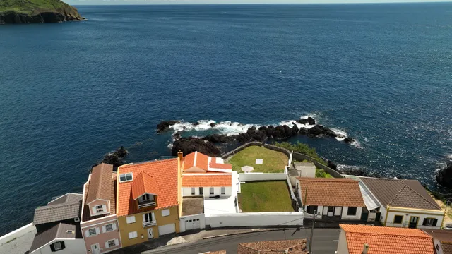 Cliff House - Faial, Azores | by AgoraLocal.pt