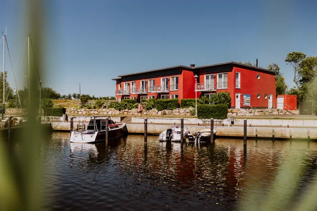 PORT PUDDEMIN - Ferienwohnungen auf Rügen am Naturhafen