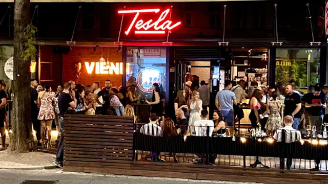 Tesla Coffee & Concept