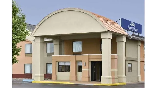 Howard Johnson by Wyndham Allentown Dorney Hotel & Suites