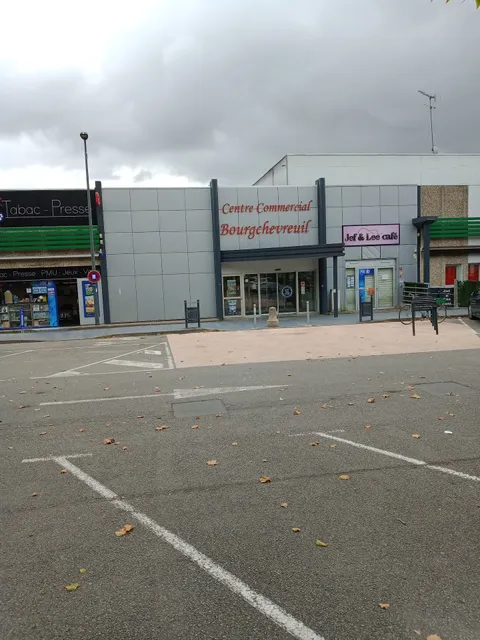 Centre Commercial de Bourgchevreuil