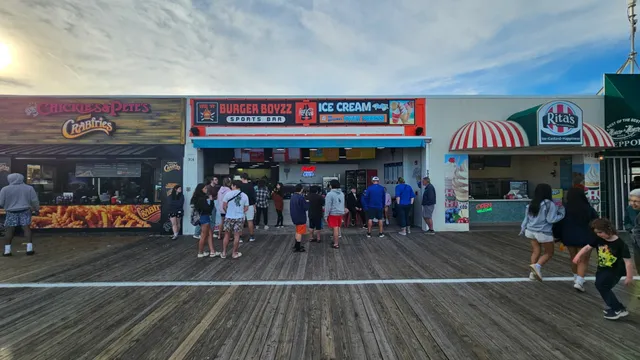 Burger Boyzz & Fruit Freezz Boardwalk