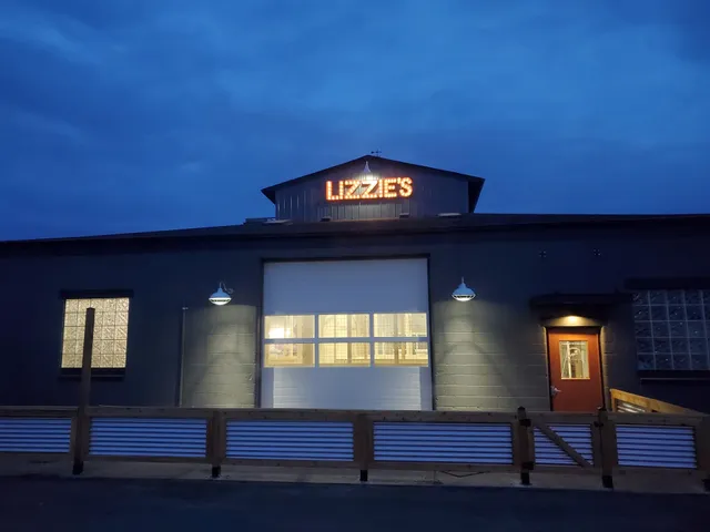 Lizzie's Axe Throwing & Arcade - Brighton