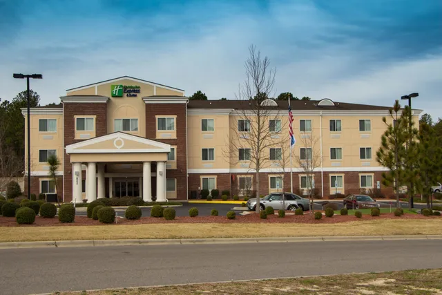 Holiday Inn Express & Suites Southern Pines-Pinehurst Area by IHG