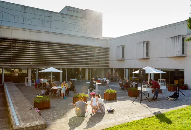 Centro Cultural y de Ocio de Fundación Caja Navarra - Civican