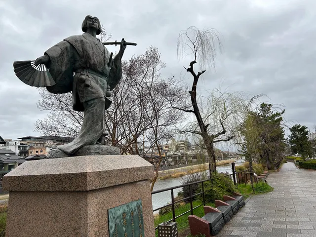 Statue of Izumo-no-Okuni