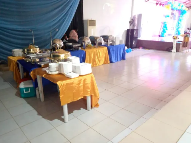 Saryom Fruitz & Foodz