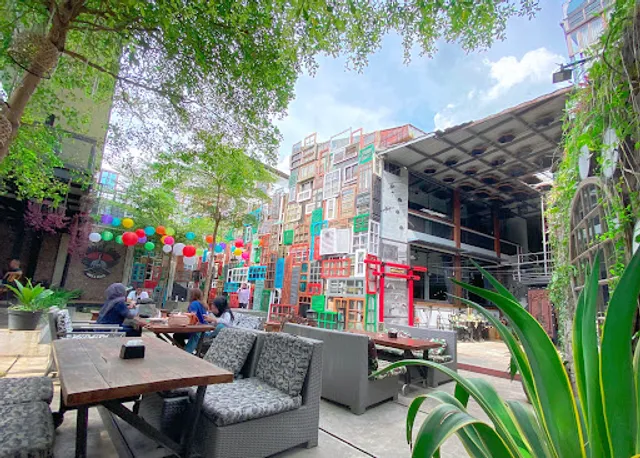 District Dago Cafe & Resto