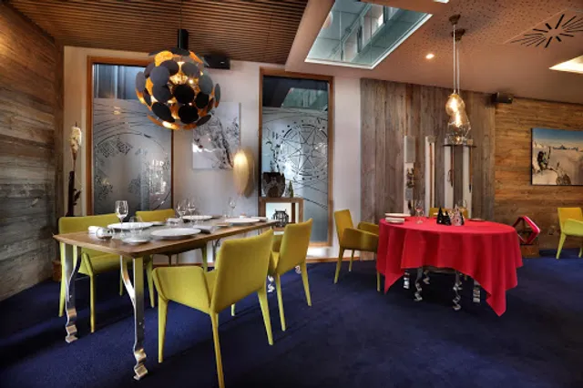 Les Explorateurs by Pashmina