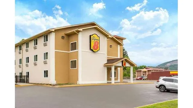 Super 8 by Wyndham Chattanooga Lookout Mountain TN