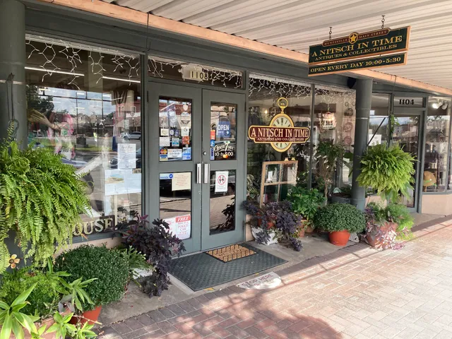 Bluebonnet Square Antiques