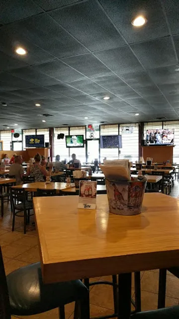 Hobbit American Grill - East