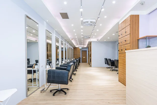 Up-Cross International Beauty Salon