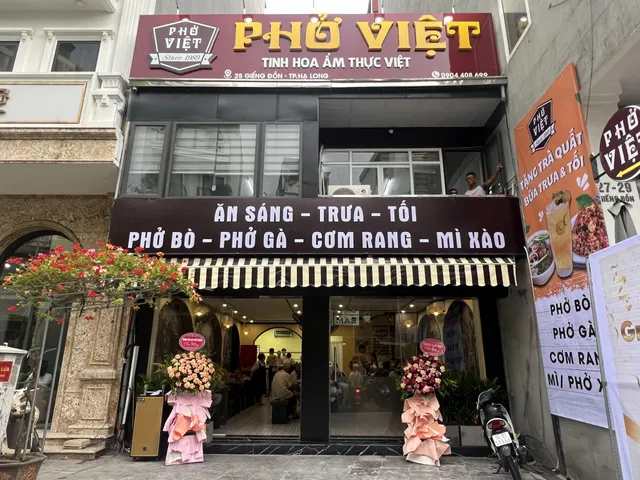 VIỆT