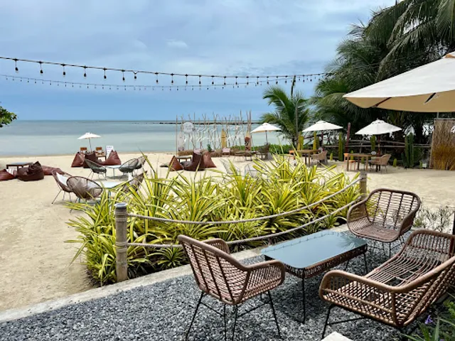 Café Amazon หน้าศาลเจ้ากวนอู