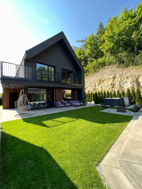 Dom z Basenem na wynajem - Bałtów 22