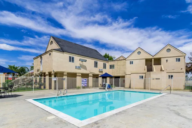 Motel 6 Buttonwillow, CA Central