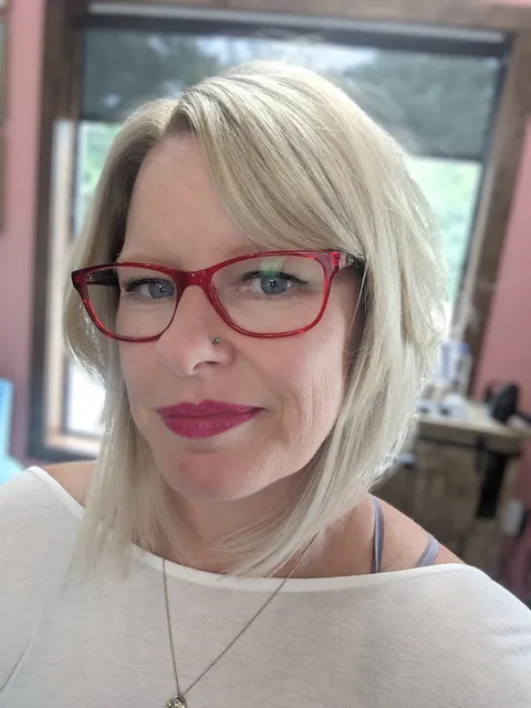 Roots Cut and Color Labs