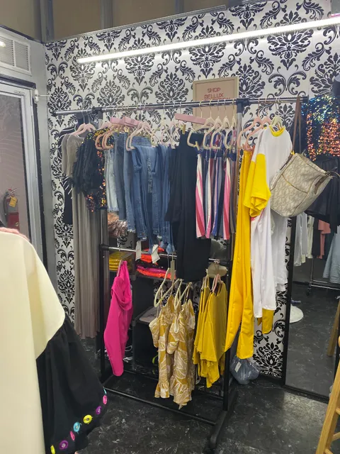 CUT CREATERS SALON SUITES