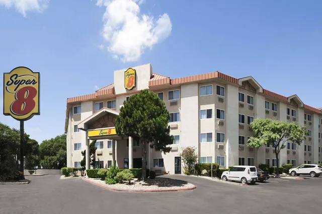 Super 8 by Wyndham Austin North/University Area