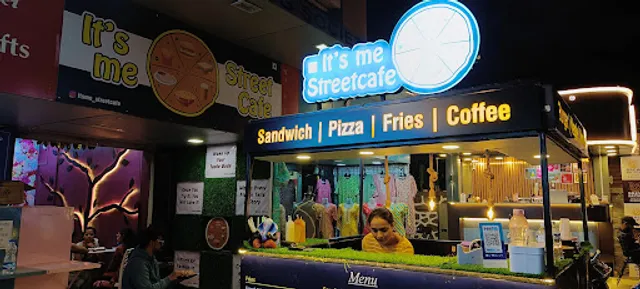 It's Me Street Cafe