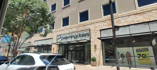 Bloomingdale's Outlet