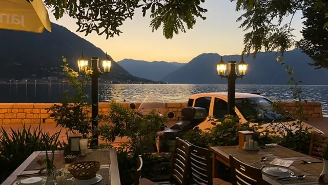 Tiha Noć Restaurant