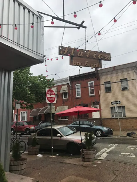 Station Bar & Grill
