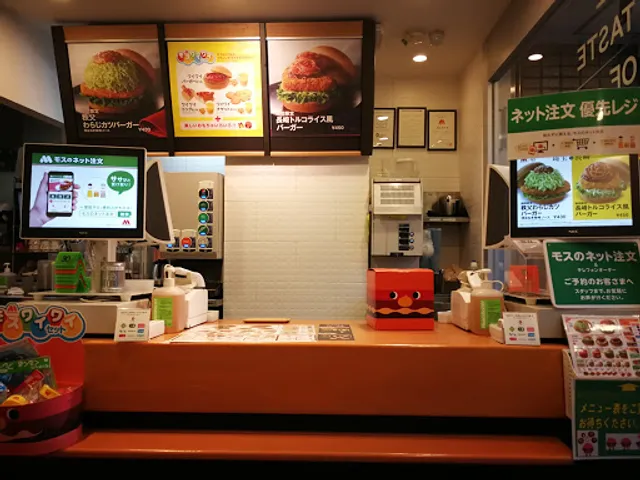 Mos Burger Sendagi Shop