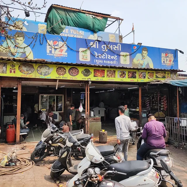 Tulshi Hotel & Restorant Narol