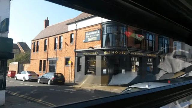 Old House Bar & Restaurant