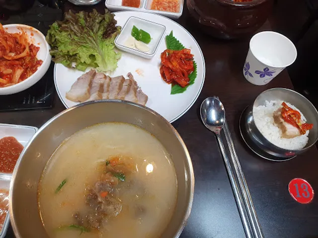 명동칼국수샤브샤브 강남대로점