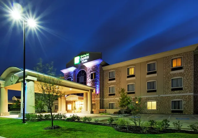 Holiday Inn Express & Suites Mansfield by IHG