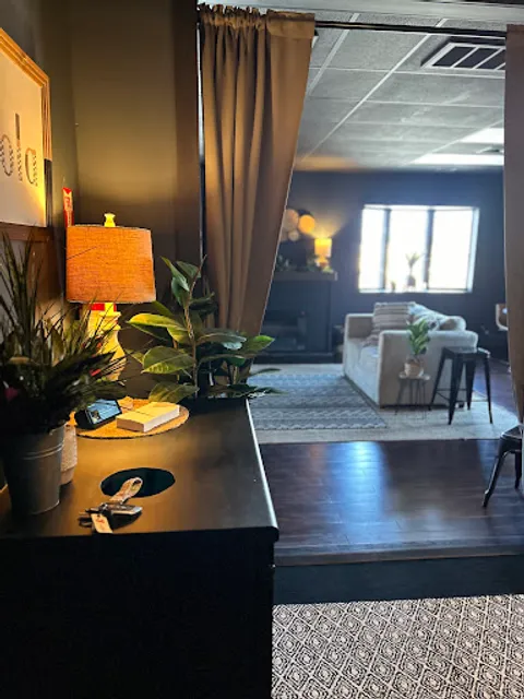 Common Grounds Cafe & Lounge