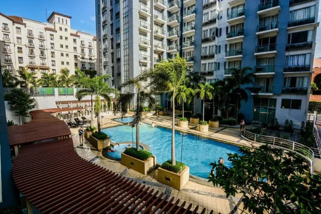 H&M Management @ PalmTree Villas