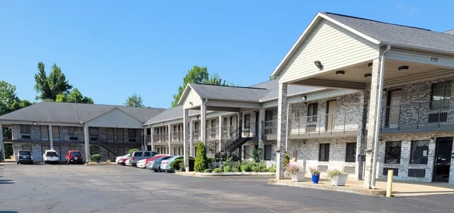 Travelers Inn & Suites